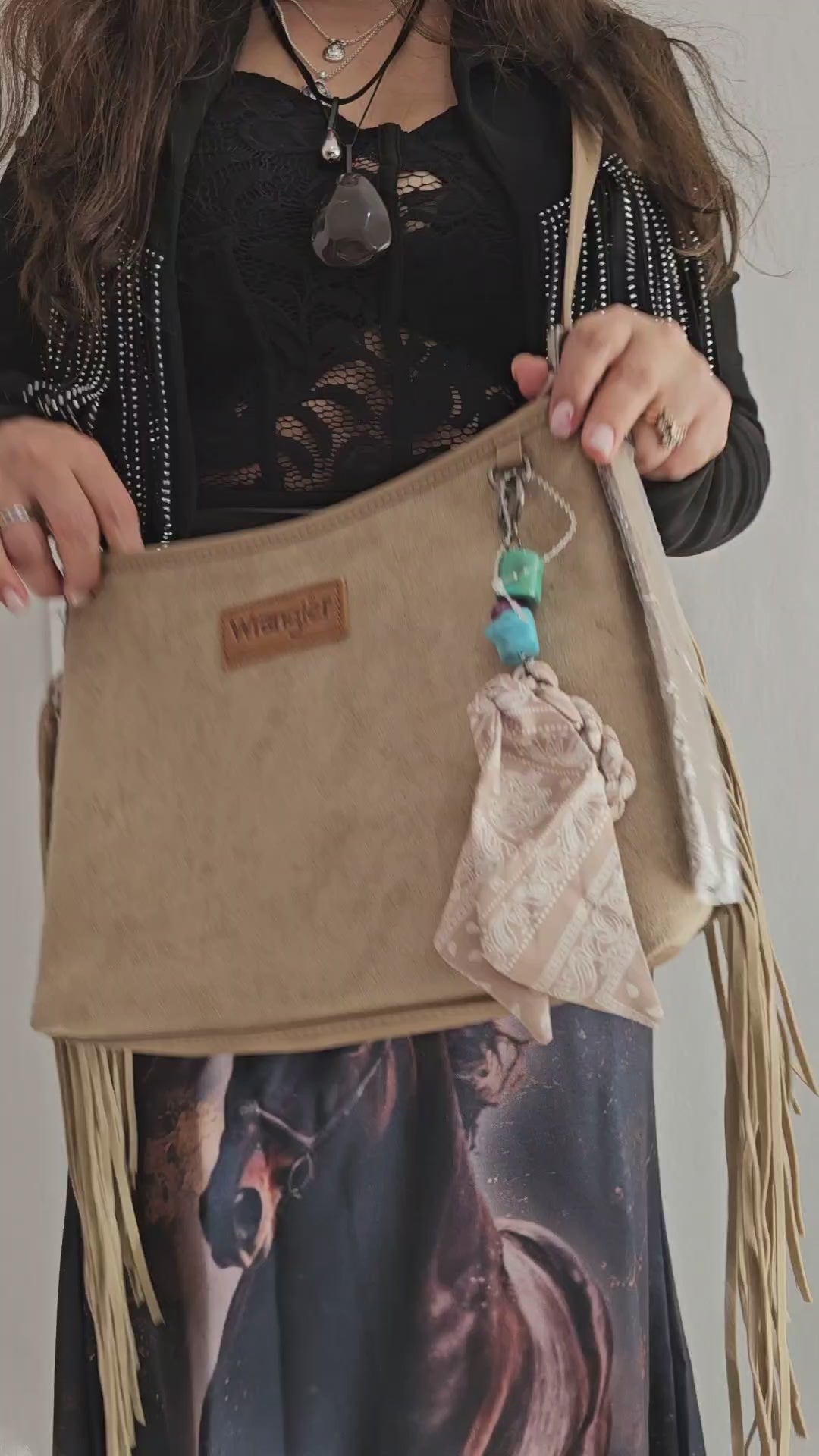 Crossbody Wrangler de Gamuza